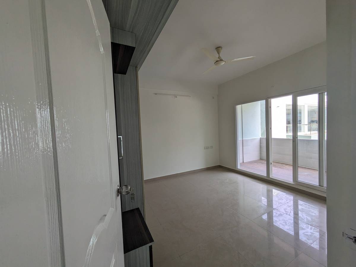 Bedroom 3 with balcony access